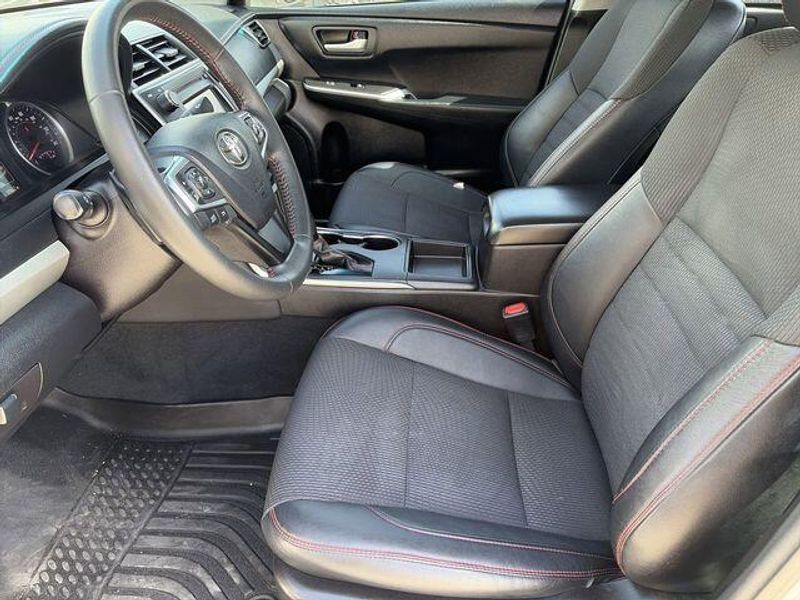 Used 2017 Toyota Camry XLEImage 18