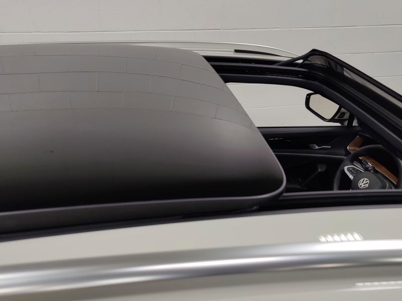 Used 2025 Volkswagen Tiguan SEL R-Line AWD w/Sunroof/NavImage 6