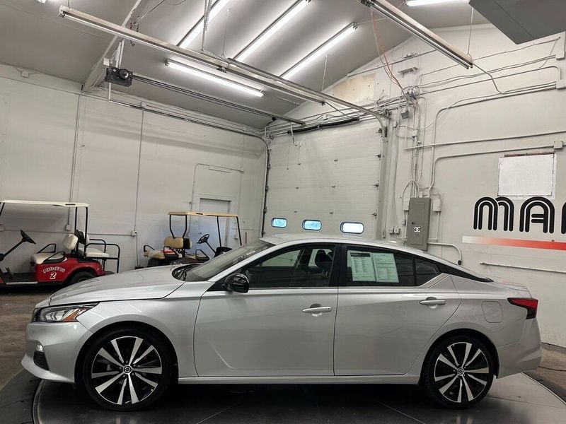 2022 Nissan Altima 2.5 SR photo 4