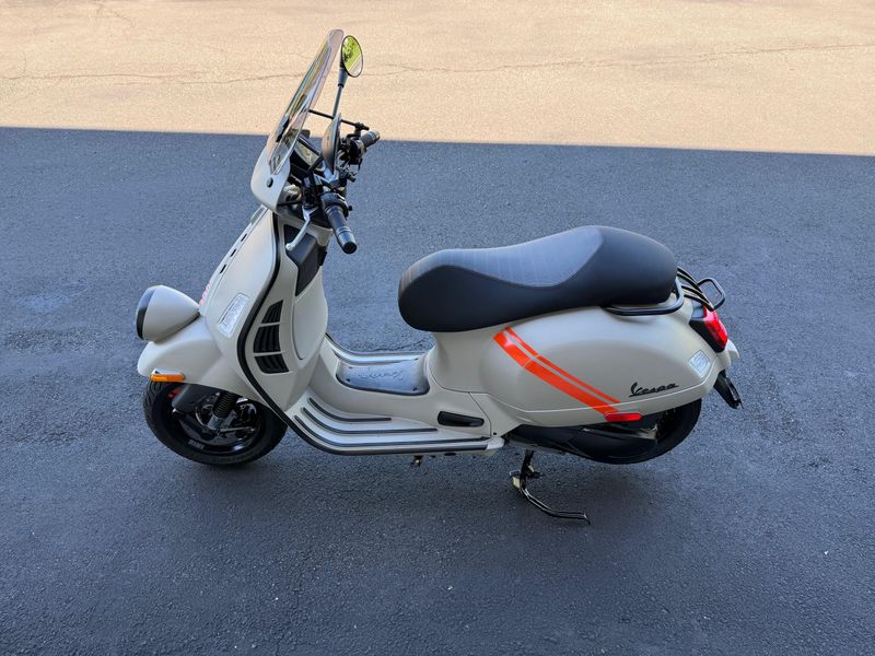 2024 Vespa GTS RST / SEI GIORNIImage 2