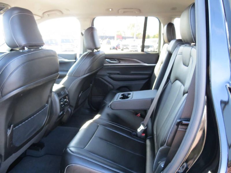 Used 2023 Jeep Grand Cherokee Limited 4x4 4dr SUVImage 27