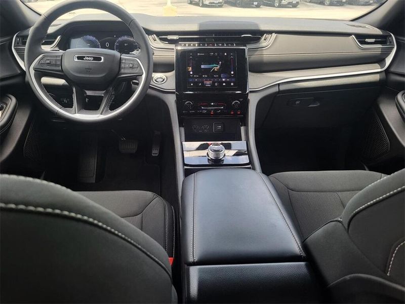2024 Jeep Grand Cherokee LaredoImage 28