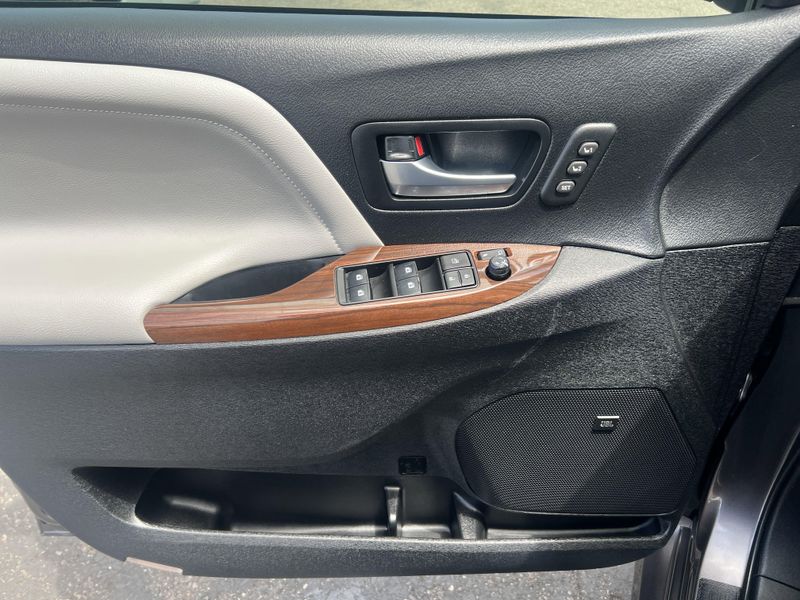 Used 2020 Toyota Sienna LimitedImage 7