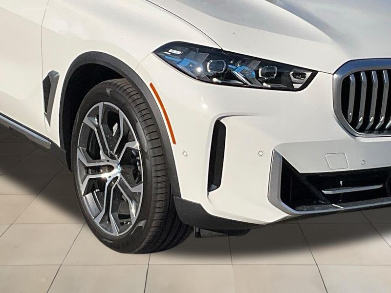2025 BMW X5 xDrive50eImage 11
