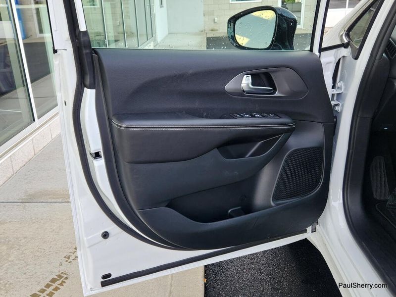 New 2026 Chrysler Voyager Lx