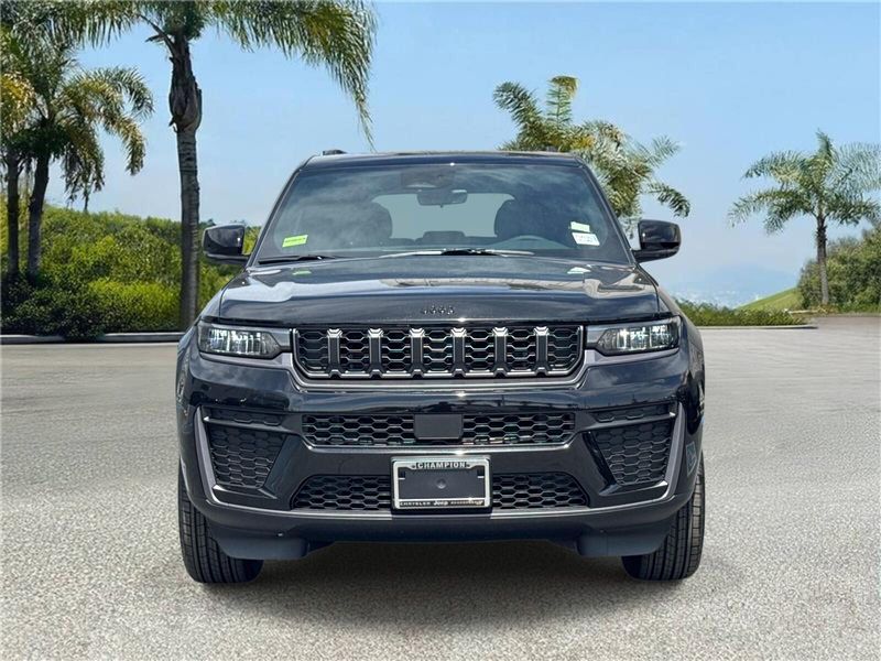 New 2026 Jeep Grand Cherokee Laredo Altitude 4x2