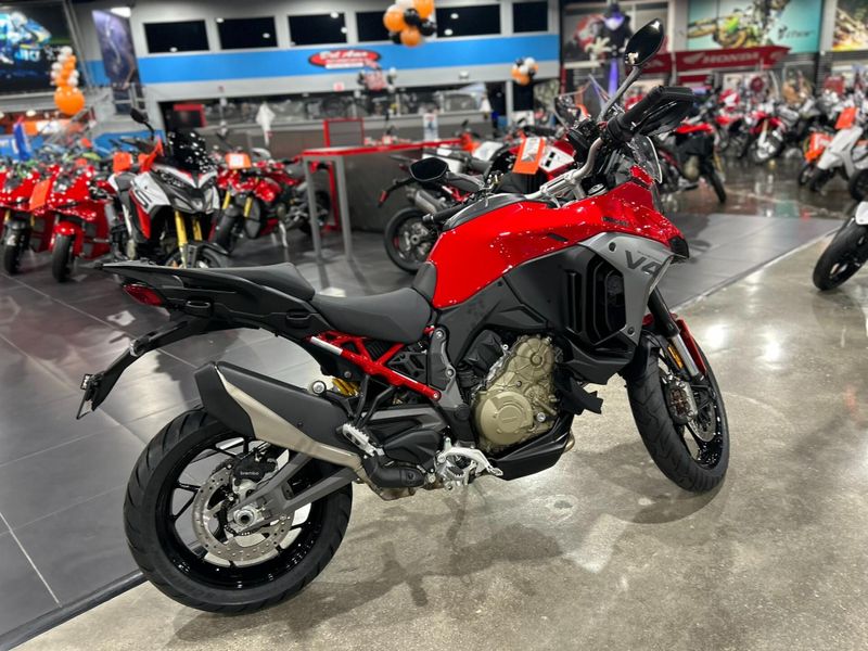 New 2025 Ducati MULTISTRADA V4 Image 18
