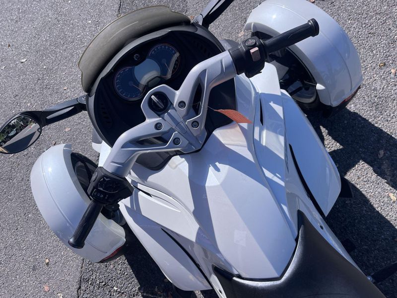 Used 2014 Can-Am RD SPYDER RS 991 SE5 WP 14 CALI Image 11