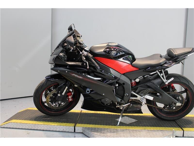 Used 2016 Yamaha YZF-R6 Image 3
