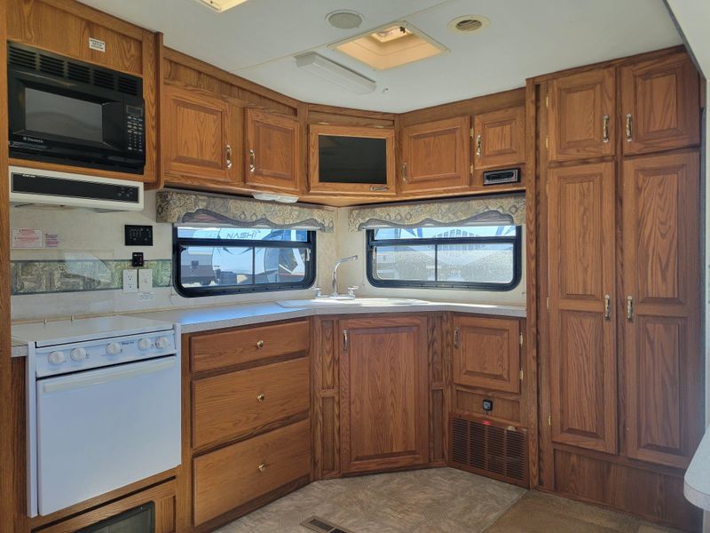 Used 2004 NORTHWOOD MFG Arctic Fox 27-5LImage 9