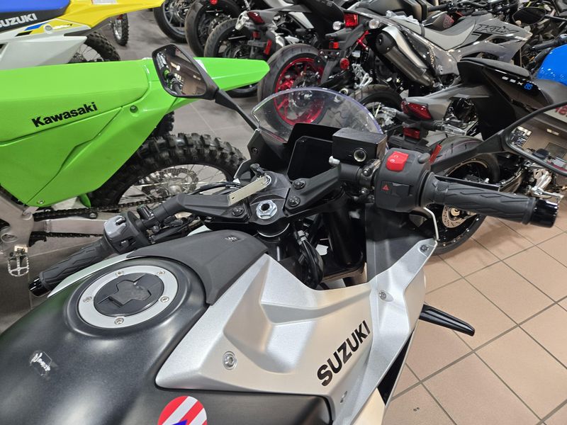 2024 Suzuki GSXS 8R Image 11