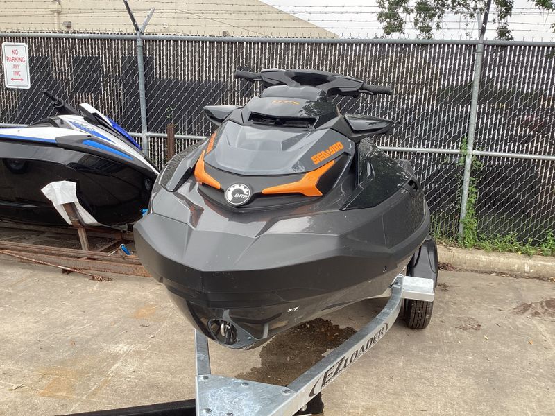 2023 SEADOO GTX 230 IBR ECLIPSE BLACK AND ORANGE CRUSH Image 7