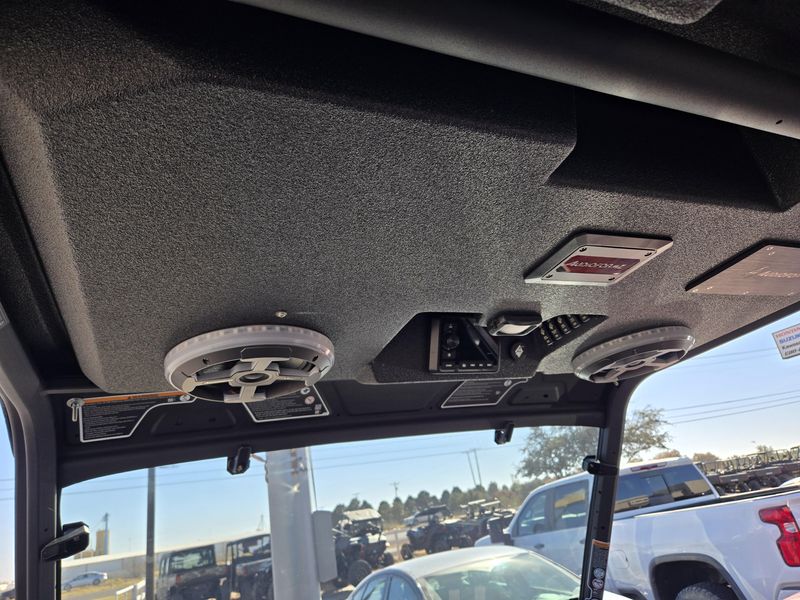 NEW 2026 CAN-AM DEFENDER MAX X MR HD11 WITH HALF DOORS Image 21