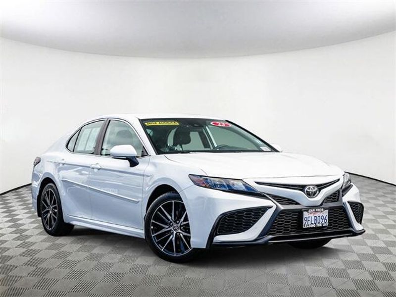 2023 Toyota Camry SEImage 2