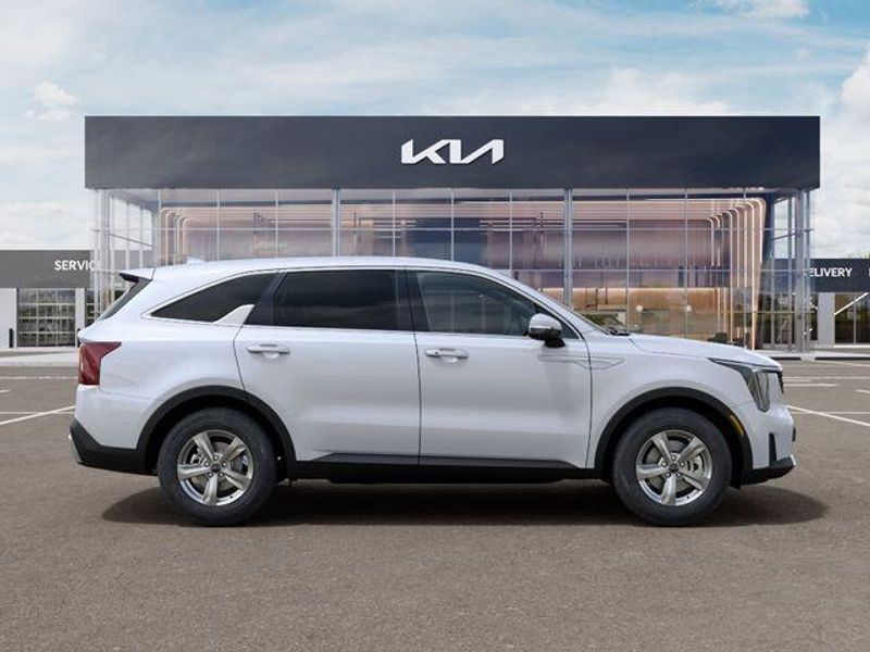 New 2026 Kia Sorento LXImage 8