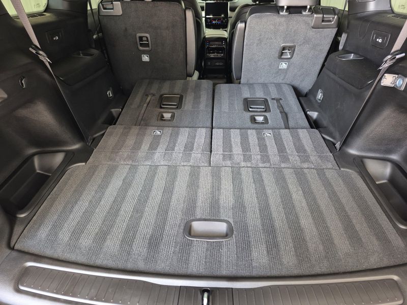 New 2025 Jeep Grand Cherokee L Limited 4x4Image 16