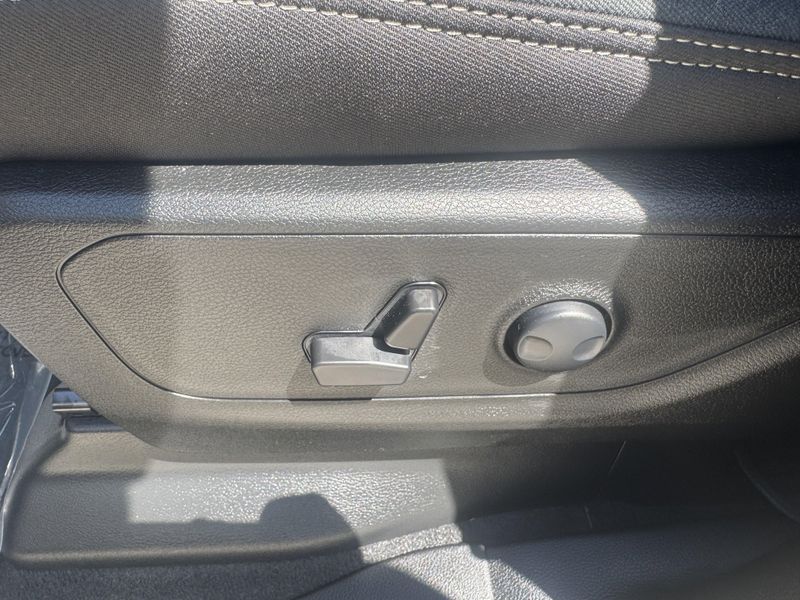 2025 RAM 1500 Big HornImage 16