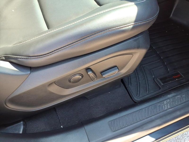 2022 Ford Explorer XLT photo 5