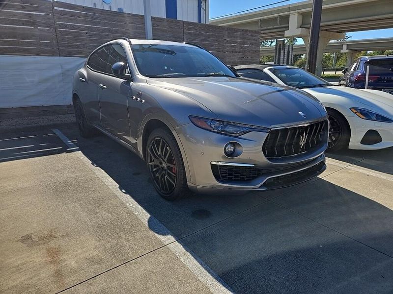 2022 Maserati Levante GT photo 2