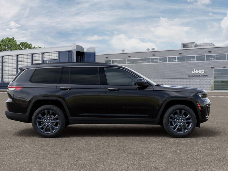 New 2026 Jeep Grand Cherokee L 85th Anniversary Edition 4x4Image 12