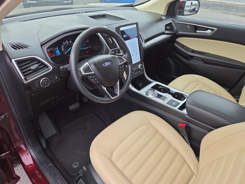 2022 Ford Edge SEL photo 15