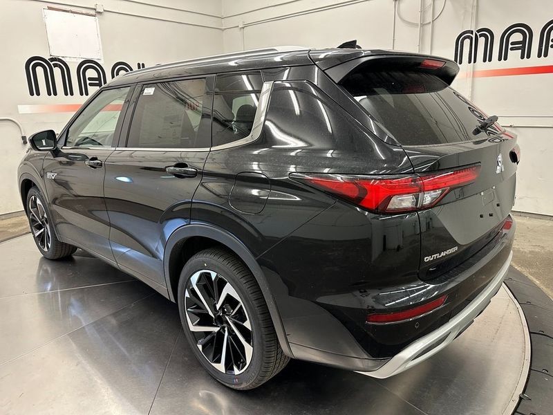 2024 Mitsubishi Outlander PHEV SELImage 8