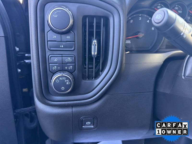 Used 2024 Chevrolet Silverado 2500HD CustomImage 25