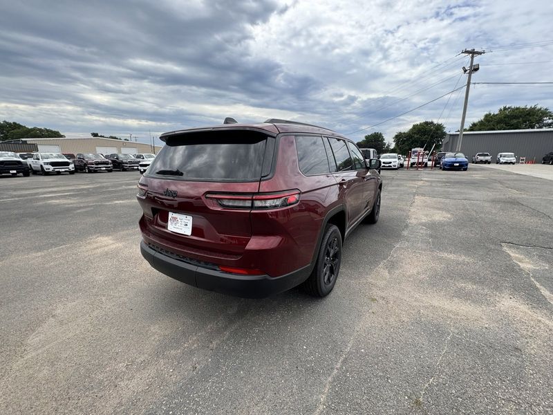 2024 Jeep Grand Cherokee L Altitude X 4x4Image 10