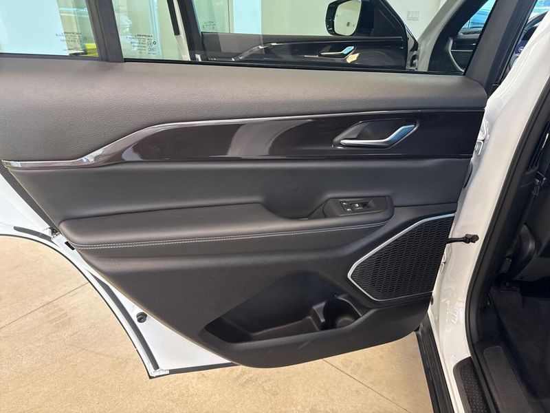 2022 Jeep Grand Cherokee L Altitude