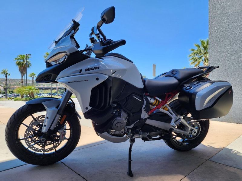 2023 Ducati MULTISTRADA V4 S TRAVEL & RADAR  in a ICEBERG WHITE exterior color. Del Amo Motorsports of South Bay (619) 547-1937 delamomotorsports.com 