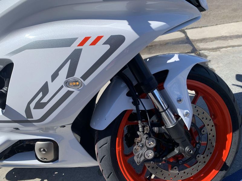 Used 2023 Yamaha YZF-R7 CA Image 23