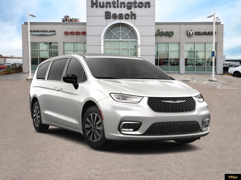 2024 Chrysler Pacifica Hybrid SelectImage 16