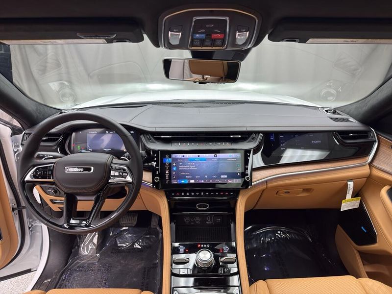 New 2026 Jeep Grand Cherokee Summit 4x4Image 8