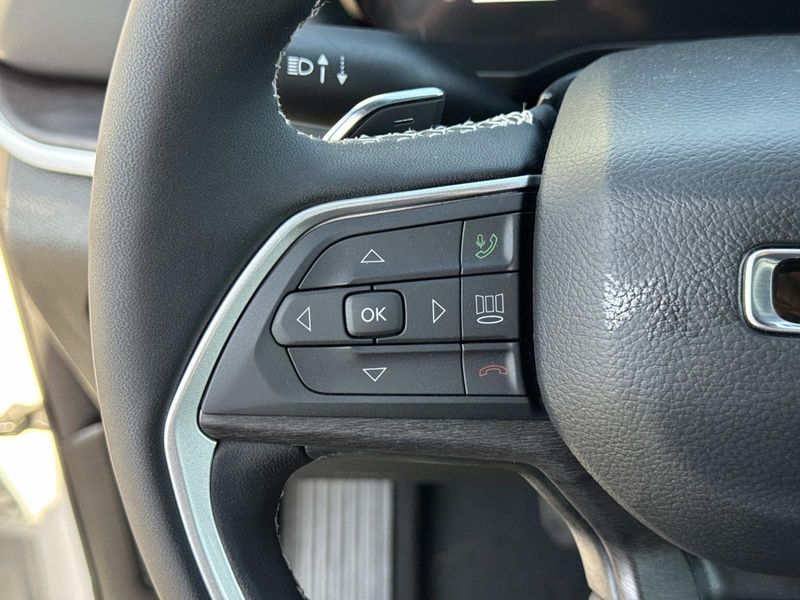 New 2026 Jeep Grand Cherokee Laredo Altitude 4x4