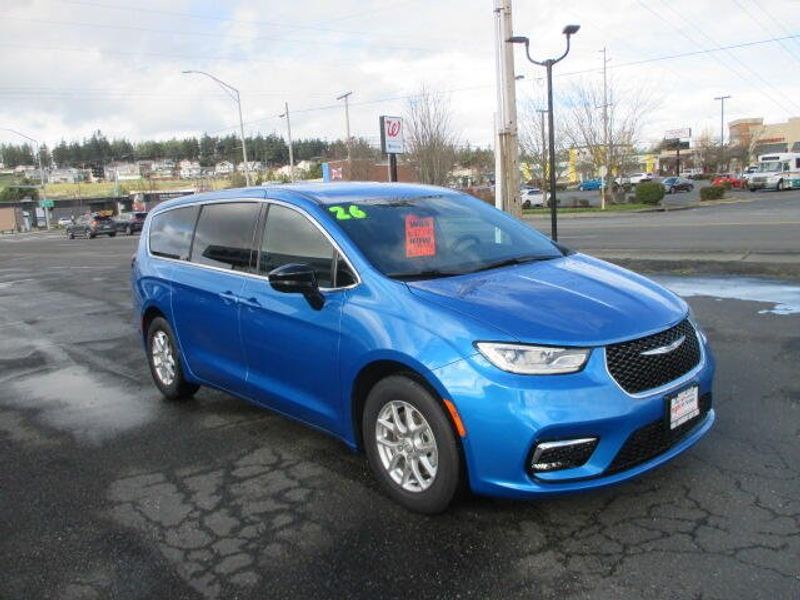 New 2026 Chrysler Pacifica SelectImage 5