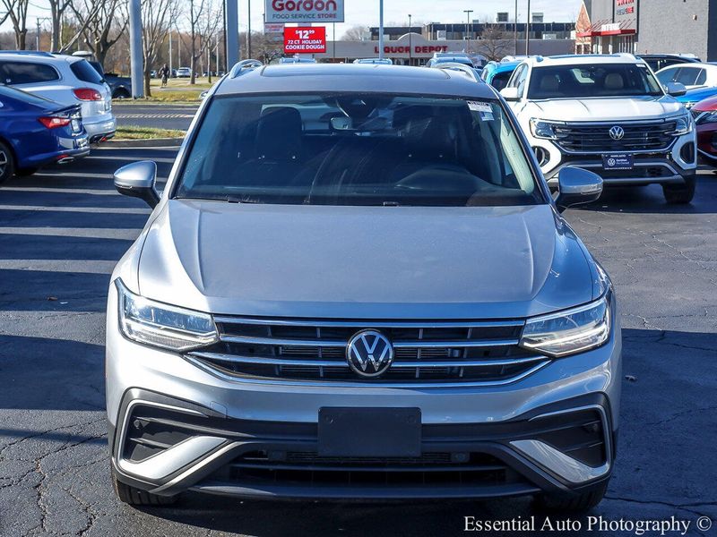 2022 Volkswagen Tiguan SE photo 2