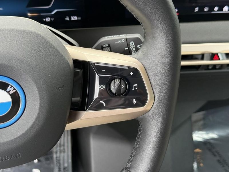 2025 BMW iX xDrive50Image 25