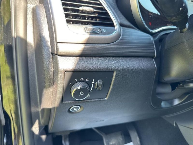 2019 Jeep Grand Cherokee Altitude photo 16