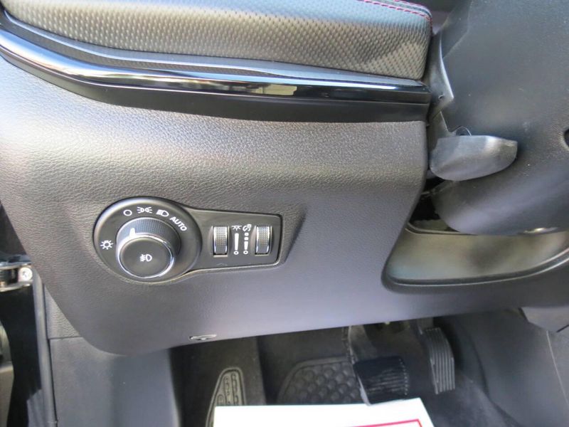 Used 2024 Jeep Compass Trailhawk 4x4 4dr SUVImage 11