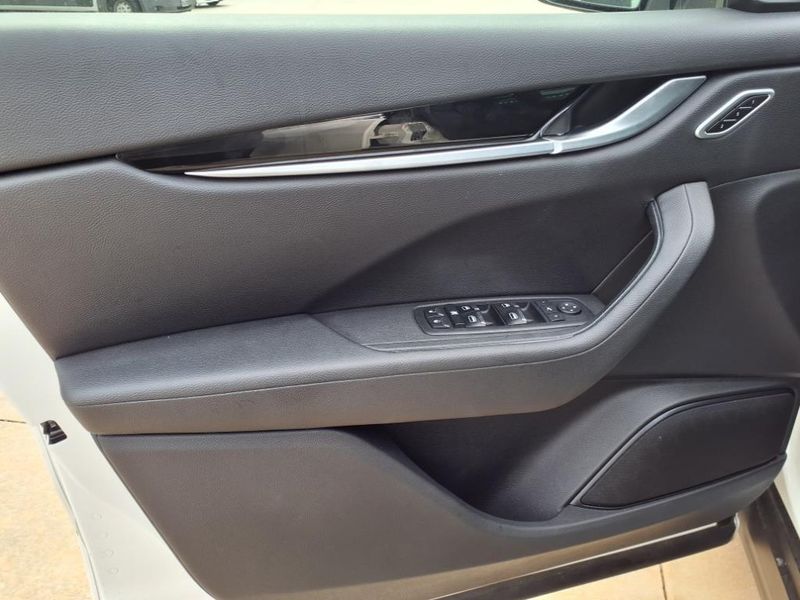 2023 Maserati Levante Modena S photo 13