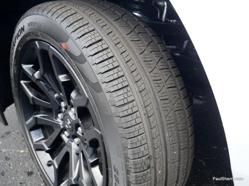 New 2026 RAM 1500 Limited Crew Cab 4x4 5'7' Box