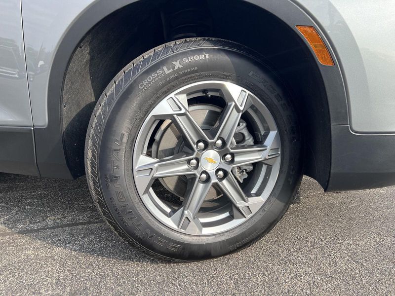 2024 Chevrolet Blazer 2LT photo 2