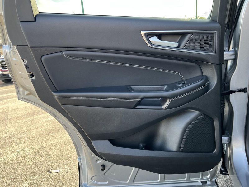 2022 Ford Edge Titanium photo 16