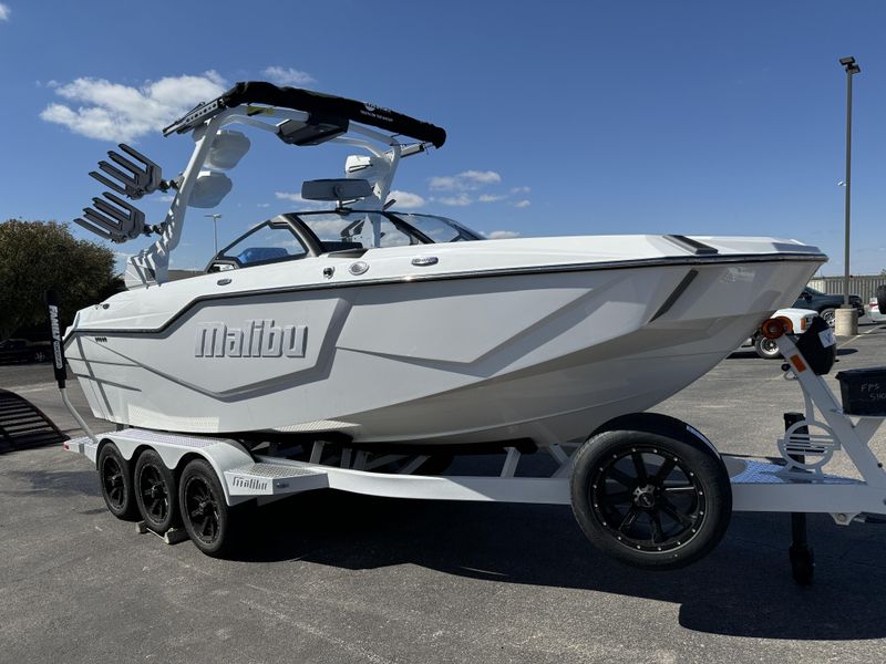 2025 MALIBU MSERIES M230  in a WHITE AND BLUE exterior color. Family PowerSports (877) 886-1997 familypowersports.com 