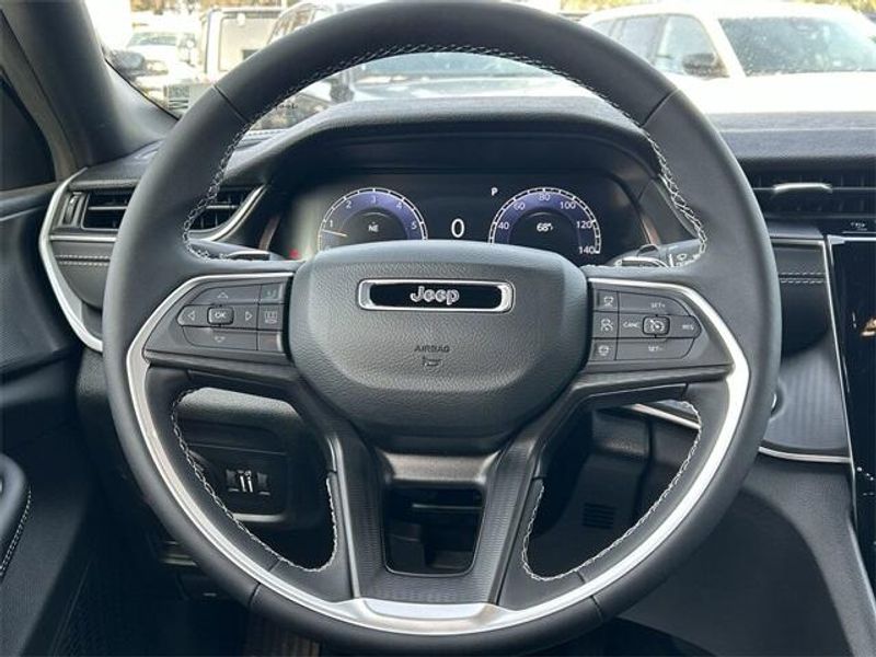 New 2025 Jeep Grand Cherokee Laredo X 4x2Image 18