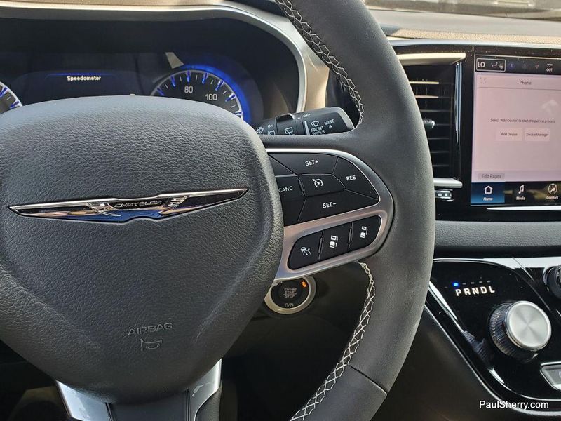 New 2025 Chrysler Voyager LxImage 18