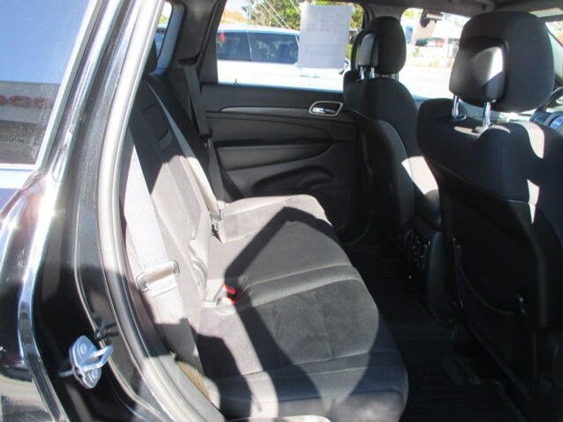 Used 2017 Jeep Grand Cherokee LaredoImage 27