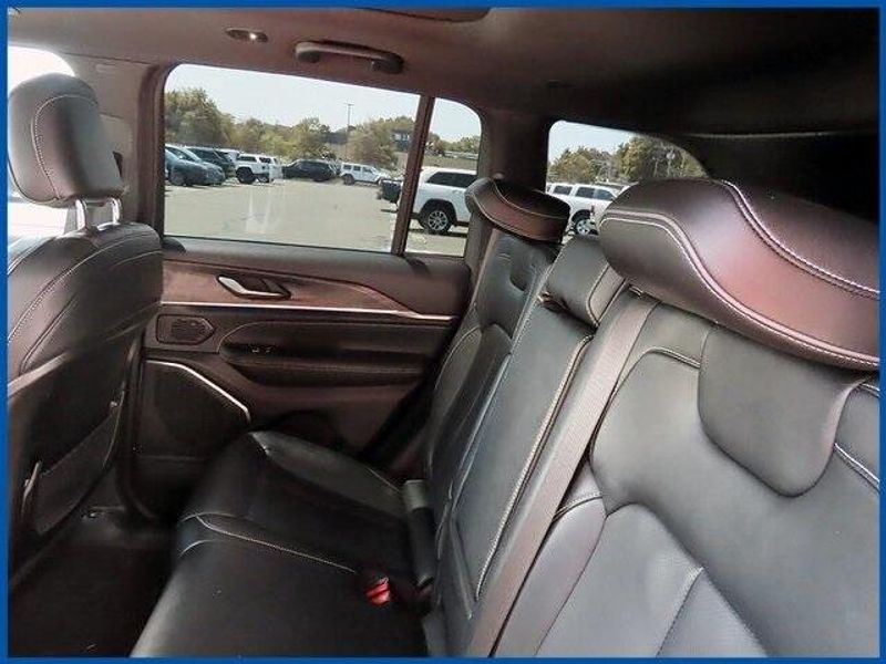 Used 2022 Jeep Grand Cherokee OverlandImage 10
