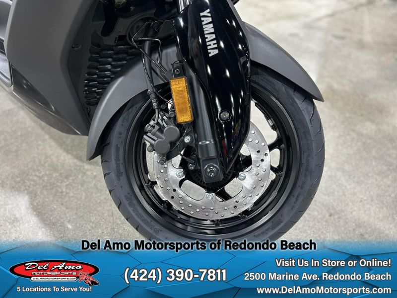 2025 Yamaha Xmax Image 10