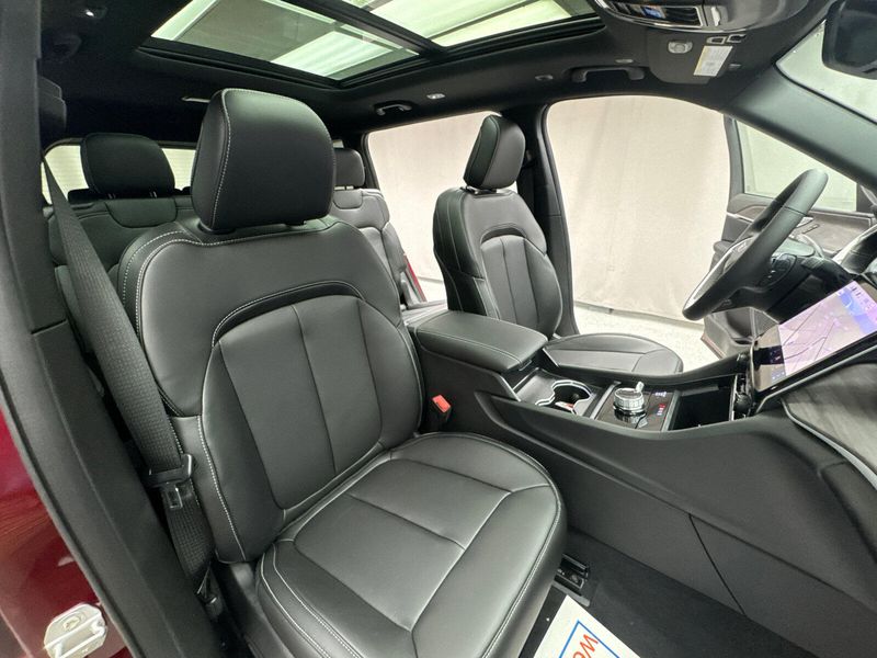 2025 Jeep Grand Cherokee L Limited 4x4Image 24